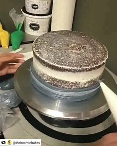 Multi Color Icing Technique with our Cakewalk Crafted Buttercream. Available in Vanilla, Chocolate and 12 Vibrant Colors. Now available at All Cakewalk Locations. Demo by our Lead Instructor @theboominbakes , check out her page for more great demos. | Bake It Easy Supplies