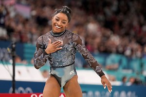 Simone Biles shakes off calf injury to dominate during Olympic gymnastics qualifying