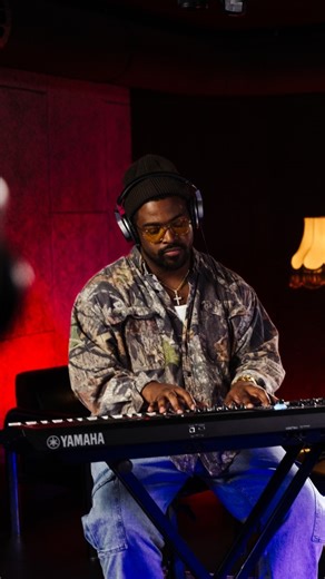 “Coiled” is a whirlwind of synth textures and rhythm, performed live by Dan Rouse on the Yamaha MODX M7. With every movement, he finds the flow, turning sound design into performance art. 🎥 Watch the full video on YouTube: https://bit.ly/Dan-Rouse_MODXM7 #YamahaSynths #MODXM #DanRouse | Yamaha Synths