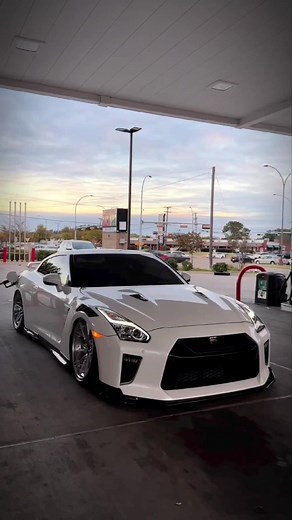 White Nissan GTR R35 - GTR Lifestyle