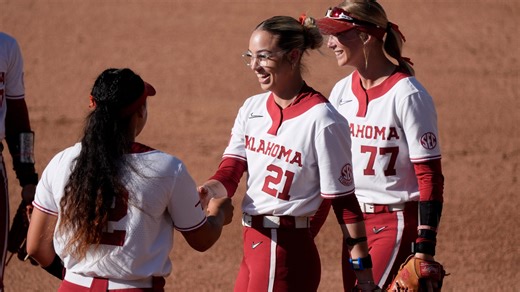 NCAA Softball Tournament regional round scores, highlights from Saturday's games