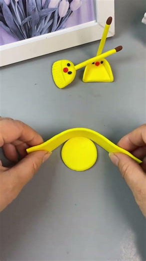 Labor Day is coming. Let’s use clay to make a Labor Day bucket set. It’s simple and fun, and it