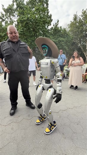 Rizzbot | Robot roasting in the park #robot | Instagram