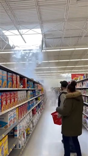 A roof collapses in a store as snow falls through Shoppers inside a big-box retail store were caught off guard when a large section of the ceiling suddenly gave way, sending snow crashing onto an aisle below. The video shows customers strolling through the cereal section when they notice debris drifting down from overhead. Within seconds, the roof panel buckles and a heavy surge of snow drops into the store. Witnesses can be seen stepping back in shock as the falling snow spreads across the aisl
