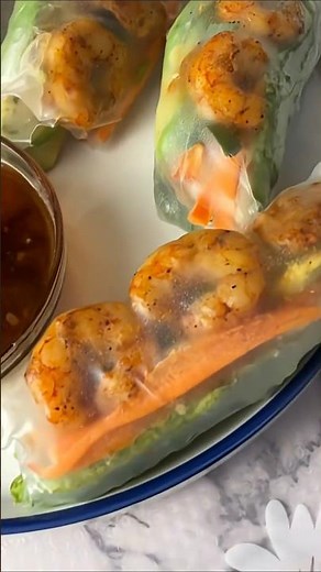 SHRIMP SPRING ROLLS - CRUNCHY & DELICIOUS!
