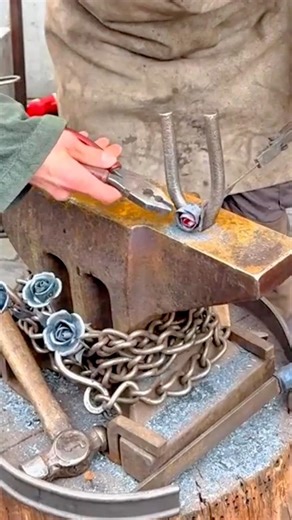 Crafting Decorative Metal Roses by Hand Using Forging and Bending Techniques #shorts