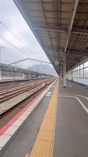 新幹線のプラットフォーム誰もおらんや☺️🚅