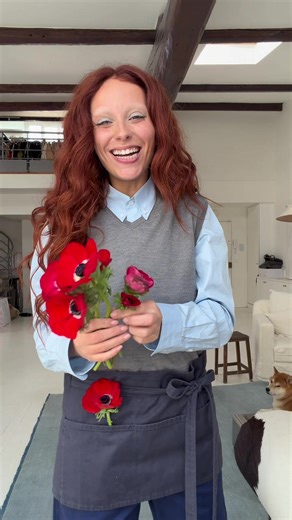 I’m the flower lady for MiuMiu !!! 🌻😱🌹Invitation