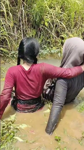 Miss Yuli and Miss Fitri Enjoy a Relaxing Mud Bath Experience #relaxing #explore #enjoy