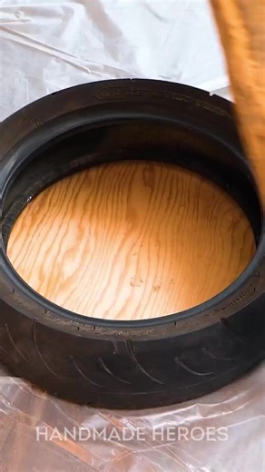 At the company's year-end party, joke scratch cards were handed out to everyone, each showing a fake win of one hundred million. #606484 #story