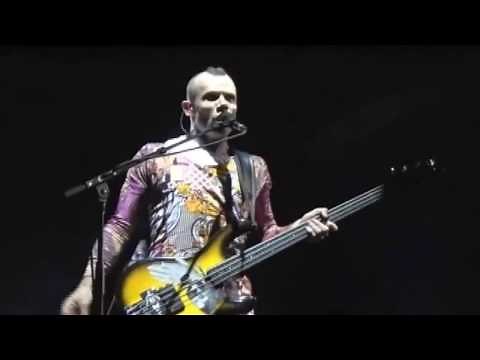 Red Hot Chili Peppers - Give It Away - Live Fuji Rock - 2006 (Amazing Performance)