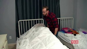 1.9M views · 10K reactions | Who needs movers when you've got the quints?! New house, new responsibilities on #OutDaughtered TONIGHT at 9/8c! | OutDaughtered | Facebook