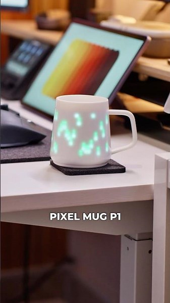 This is a Smart Mug with a Pixel Display 👀