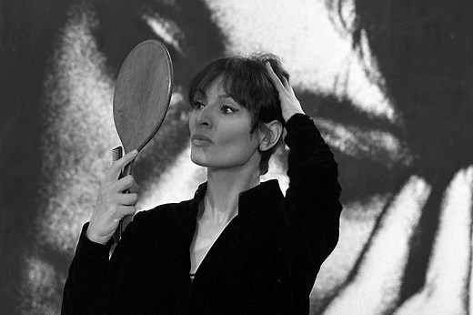 Barbara : une vie de chansons et de mystères... Biographie de la "dame brune"