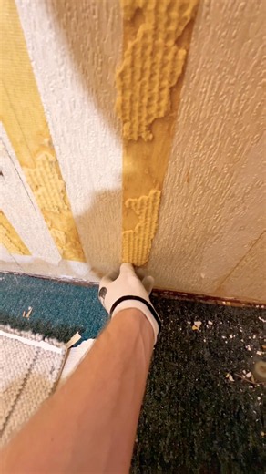 Removing tape from the wall #removing #remove #tape #workprocess #myjob #work