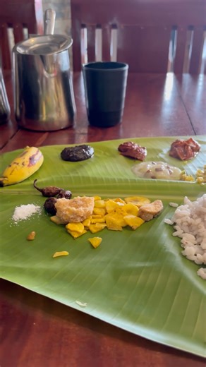 Kerala Sadhya – A Feast on a Banana Leaf | Tradition, Simplicity & Flavor