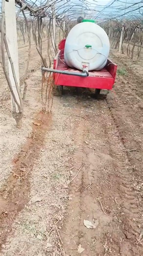 LOW COST Solution: DIY Vineyard Fertilizing Machine
