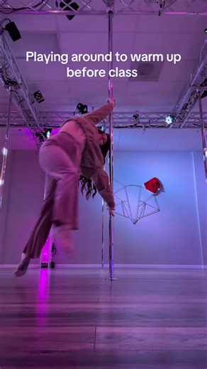 I needed the extra torture this morning!! Matrix walk, deadlift into Ayesha ##pole##polefitness##fitness##deadlift##polespin