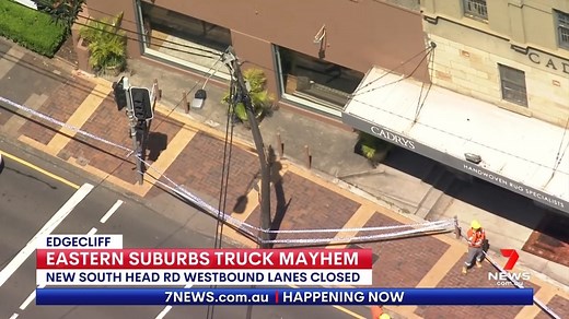 BREAKING: A truck crash which damaged powerlines has sparked traffic chaos in Edgecliff. www.7NEWS.com.au #Edgecliff #7NEWS | 7NEWS Sydney