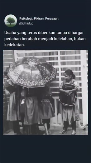 Psikologi. Pikiran. Perasaan. on Instagram: "Dalam psikologi relasi, kondisi ini berkaitan dengan effort–reward imbalance, yaitu ketidakseimbangan antara usaha yang diberikan dan penghargaan yang diterima. Ketika seseorang terus berinvestasi secara emosional tanpa adanya pengakuan atau timbal balik, sistem psikologis mulai memaknai hubungan sebagai beban, bukan sumber kelekatan atau rasa aman. Pola ini juga beririsan dengan emotional labor dan relational burnout. Usaha yang tidak dihargai memaks