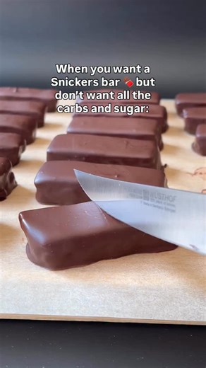 KETO SNICKERS BARS 🍫🥜 Chewy nougat, gooey caramel, crunchy peanuts, and rich chocolate… low-carb, keto friendly, gluten-free, and only 8 ingredients! Comment SNICKERS RECIPE and I’ll send the full recipe straight to your inbox! Make sure you’re following me prior to commenting otherwise the message may not go through! Or Google “baketobefit snickers bars” or search it on my site baketobefit.com ❤️ #ketocandy #ketochocolate #lowcarbdessert #sugarfreecandy #glutenfreerecipes #healthycandy | Sara