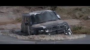 Blutgruppe? D! Bereits als Prototyp zeigt der neue Defender, dass die Gene seines Vorgängers in ihm weiterleben. Bleiben Sie bis zur endgültigen Enthüllung auf dem Laufenden: bit.ly/2xj73e5 | Range Rover