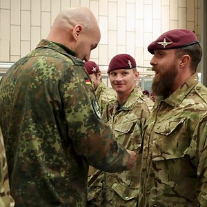 “Being able to work together is the bedrock of NATO” Flight Lieutenant Chris Wilce 16 Air Assault Brigade Combat Team recently trained with personnel from Fallschirmjägerregiment 31. While building stronger friendships with our allies, they learned how to use German parachutes. Find out more: https://www.army.mod.uk/news-and-events/news/2022/11/british-and-german-airborne-forces-build-parachute-partnership-2/ | British Army
