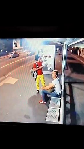 CHUCKY SCARE PEOPLE PRANK 😳 😬