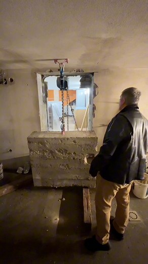 Rezanje vrata kroz trostruki zid – ukupna debljina 80 cm.Bez vibracija, bez pucanja. Precizna priprema, lasersko mjerenje i svaki rez na svoje mjesto.Nije za svakoga. Ali za nas – rutinski dan.#rezanjebetona #rezanjevrata #trostrukizid #betonskirezovi #betonskivradovi #preciznorezanje #bosna | ProCut Prodanovic