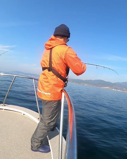 『🎣 淡路島・沼島での究極ジギング体験！🌊 今回はメジャークラフトのジャイアントキリング5Gスピニングモデルを使用。ジグはジグパラバーチカルTGの新色グローヘッドで、簡単ブレードをプラス！この組み合わせでジギングの楽しさを最大限に引き出します！🔥 #ジギング #淡路島 #沼島 #メジャークラフト #ジャイアントキリング5G #ジグパラバーチカルTG #ルアー釣り』 ハッシュタグ: #釣り好きな人と繋がりたい #ルアーフィッシング #フィッシング #海釣り #アウトドア #釣り動画 #ジギング愛好家 #メジャークラフト製品 #フィッシングライフ #釣果自慢