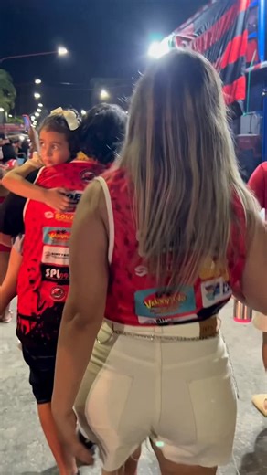 Portal Rio Largo • Notícias e Eventos on Instagram: "🎭🔥 O Bloco Flapaixão ganhou reforço importante com o apoio do empresário @alex_vsantana , que destacou a importância de investir nos eventos culturais da cidade. Mais do que festa, é geração de renda, valorização das tradições e fortalecimento da identidade do nosso povo. Quando os comerciantes abraçam a cultura, quem ganha é Rio Largo! 👏🏽✨ 📍 Rio Largo – AL 🎉 Carnaval 2026 📸 Portal Rio Largo #BlocoFlapaixão #CulturaDeRioLargo #CarnavalR