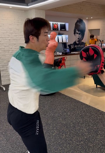 Power Hook Punch Techniques Inspired by Bruce Lee