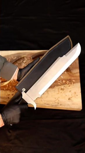 Quick clip of D2 steel Predator Bowie knife G10 handle !! How you like it #knivescollection