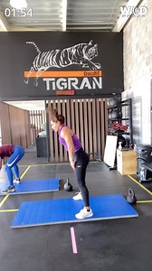 #workout2 @reebokmx @innovasport #nanohomegames For time: 100 front hoops 25 burpee no jump 50 air squats 50 toes to object 50 air squats 25 burpee no jump 100 front hoops Time: 9:58 ME PERDÍ POR COMPLETO EN LOS SALTITOS 😂 chorromil que hice | Brenda Castro