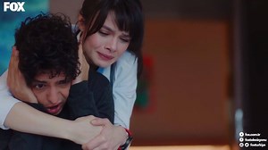 Nazlı sonunda kendini bıraktı ve Ali'ye "gerçekten" sarıldı! 😍 #MucizeDoktor'un dün akşamki bölümü için hemen tıkla! https://www.fox.com.tr/Mucize-Doktor/bolum/27 | Mucize Doktor