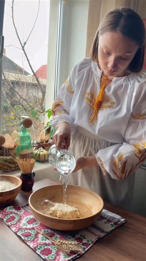 Ricettedi Caterina on Instagram: "Today I am making an artisan sourdough bread using a special technique: baking in a clay pot. This recipe combines white flour with whole wheat or fresh-milled flour for deep flavor and a beautiful open crumb. The clay pot creates steam naturally, resulting in an incredible crust and tender interior. 🌾 INGREDIENTS Metric 70 g active starter (100% hydration or lievito madre) 400 ml water 400 g white flour 100 g whole wheat or freshly milled flour 10 g salt US me