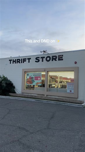 I blacked out today at the thrift store I didn’t even really record but when I tell you guys I scored a genuine leather coat, a COS trench, Vince, Ralph Lauren and more. I am on a thrift high. Do you guys want a haul???? #thrifting #thrifted #thriftvlog #thriftfinds #thrift