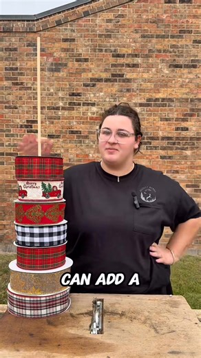 Meet Cam! Our on site expert on all things wreaths, she will make sure you deck the halls (or your front door) in style! Wreaths come in multiple sizes and you can add a bow to any wreath for an additional $5🎄🎀🔔 Located at 801 Versailles Blvd in Alexandria, LA | Elliott Acres Farm