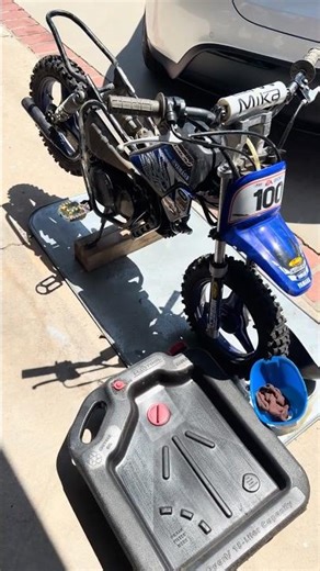 Quick transmission oil change on the PW50 🛠️ #pw50 #yamaha #motorcycle #dirtrider