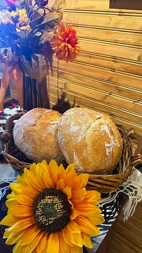 Fresh, homemade bread straight from the oven! At Polish Cottage in Arizona, we bake it just the way it’s done in Poland – with heart, tradition, and true passion. 🇵🇱🥖🇺🇸 The aroma of warm, freshly baked bread fills our restaurant every day, and every loaf is made by hand, just like our grandmothers used to do. Come and experience the authentic taste of Poland – warm bread, homemade dishes, and an atmosphere that feels just like home. 🤍 Visit us at Polish Cottage! 📍 Tucson #PolishCottage #P