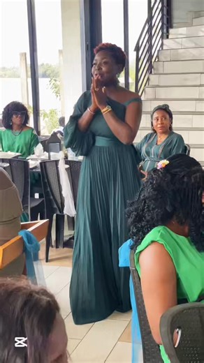 👑 QUEEN BIO GLOW UP – 1ʳᵉ ÉDITION💞💞💞 Lors de la première édition de Queen Bio Glow Up, nous avons abordé 3 grands thèmes essentiels pour l’épanouissement global de la femme : 🌿 1. L’alimentation « Tu deviens ce que tu manges » Un panel animé par une experte en diététique, pour comprendre l’impact direct de l’alimentation sur la santé, la peau et l’énergie. 👑 2. L’entrepreneuriat « Sois la version 2.0 de toi » Parce qu’une femme épanouie doit savoir équilibrer activité professionnelle et vi