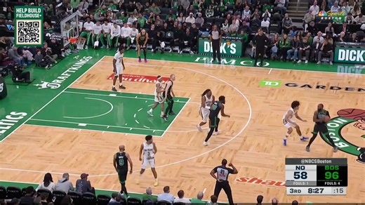 NEEMIAS QUETA SINKS HIS FIRST 3 OF THE SEASON!!!!! Look at Luka Garza on the bench, they are so happy for him