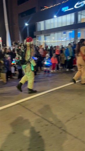 There is no longer a parade wave. It has now become the parade 6-7! Matt and Clark have perfected their form! The kids LOVED it! They would scream and go crazy. 🚫👻💚 Ghost Corps Ronald McDonald House Charities, Upper Midwest GhostbustersNews.com Ghostbusters #parade #ghostbusters #charity #friends #67 | Twin Ports Ghostbusters