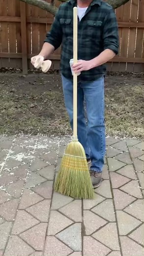 DIY Wooden Beer Holder for Chores and Relaxation