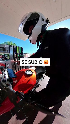 Qué sucede cuando otro motero se sube en mi moto? 😡