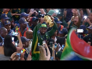 South Africans sing and dance as Springbok heroes return | AFP