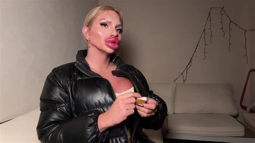 Exclusive Leak: Vienna Xtreme - Chill Outside with smoking Bimbo - Stream in FullHD | Hotleakxxx.com