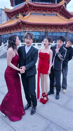 A beautiful woman's prank led to someone else's love. #dance#funny