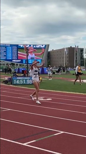 The moment Parker Valby set the NCAA record in the 5k 🐊 #shorts
