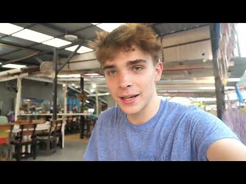 WHERE IS EVERYBODY?!? WHY IS NO ONE VISITING THIS UNDERRATED ISLAND? 🌴